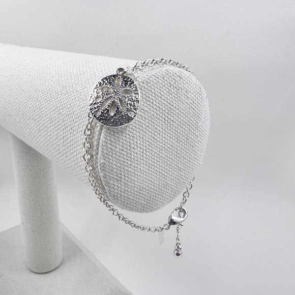 SHB Avon - Sand Dollar Charm Shiny Silver Tone 7” Bracelet - Picture 2 of 7